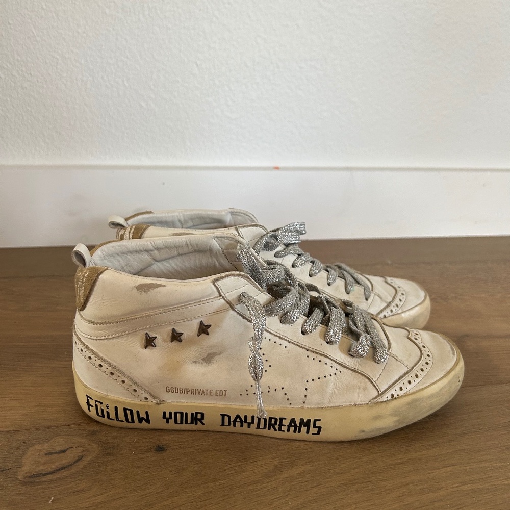 Golden Goose Mid Star Daydreams Sneaker In White/Sand